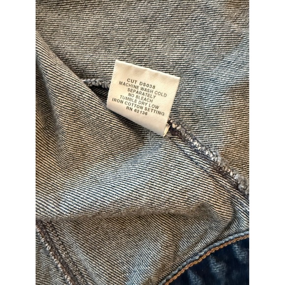 GUESS Jeans Cropped Denim Jacket Womens Small‎ Dark Wash Motorcycle Trucker Y2K - Picture 15 of 16